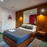Bracancun モーテル